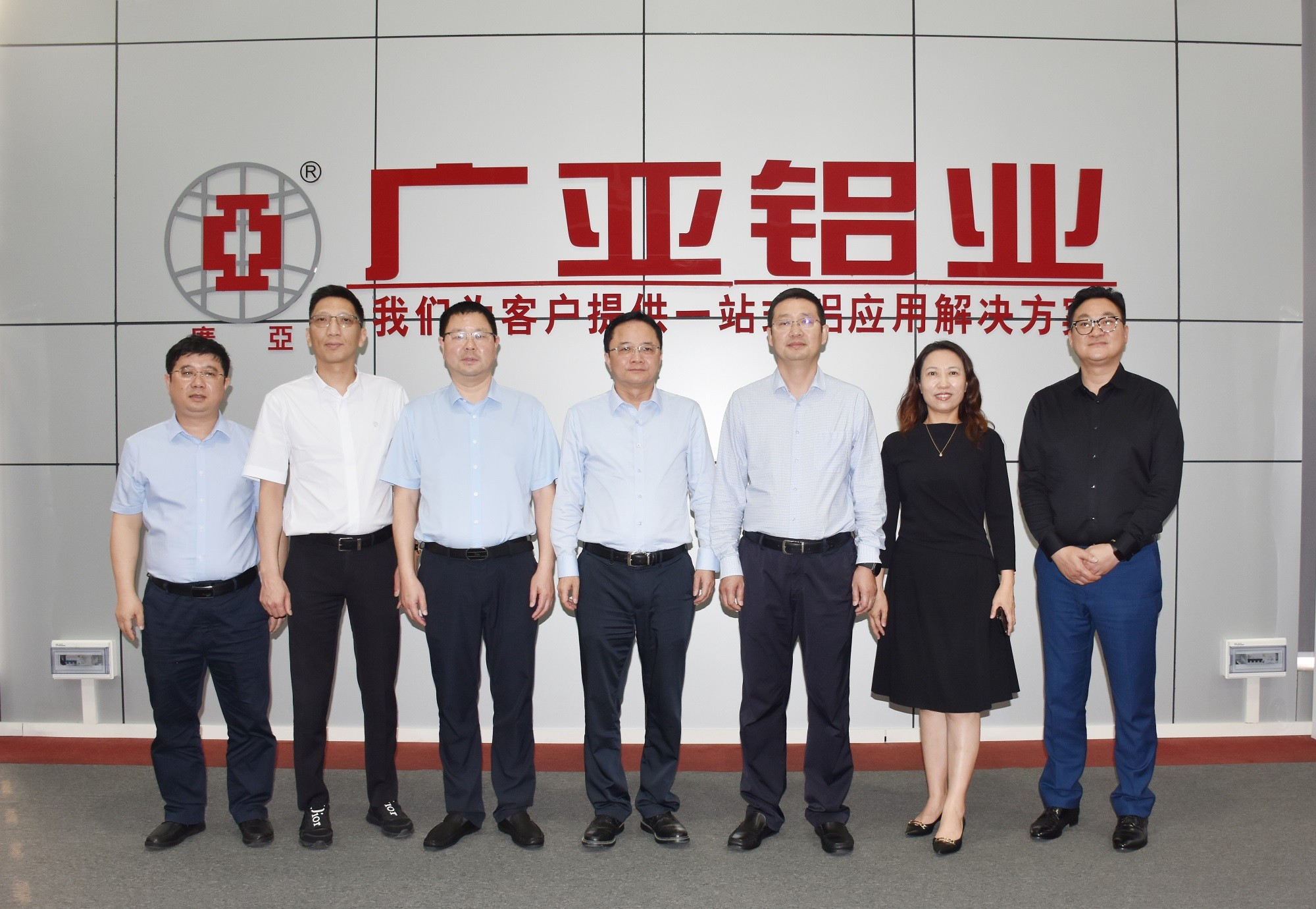 中铁二十局集团华南区域领导一行莅临广亚铝业调研考察